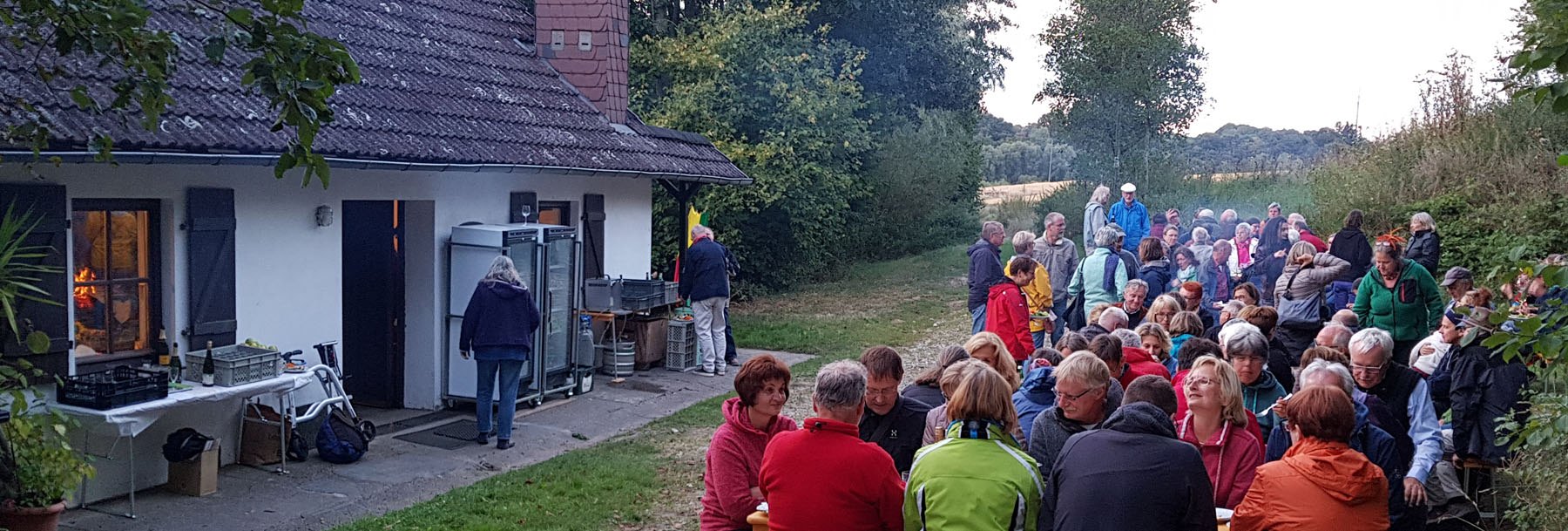 So voll war es hier wohl selten – und unten am Bach standen die Zelte.
